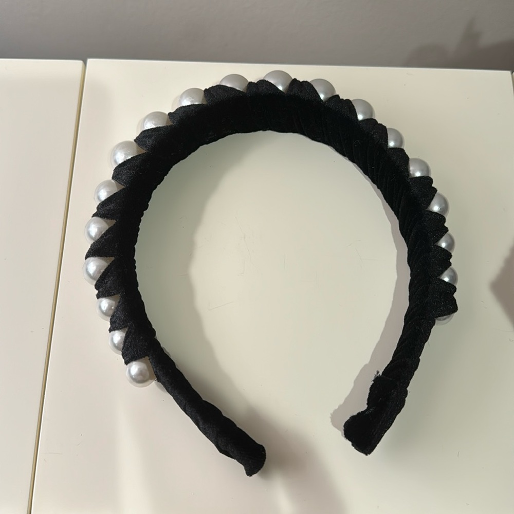 Black velour headband with pearls